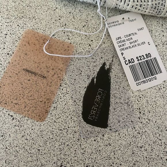 #121 🌟HOST PIC🌟FOREVER 21 mini skirt cream, black and silver Navaho pattern - Picture 9 of 9